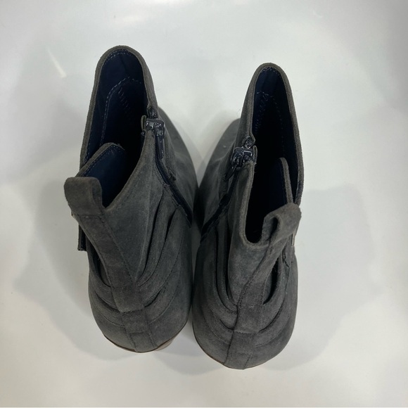 JF j. Ferrar gray faux leather ankle boots heels womens size 10 professional - Picture 5 of 8